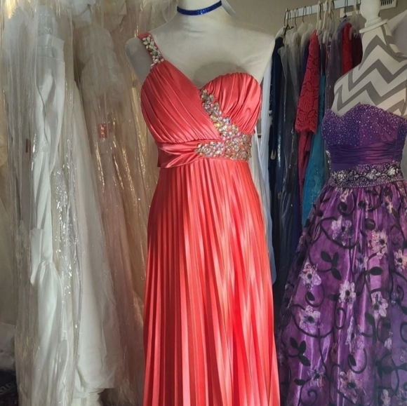 Prom/formal dress - Picture 3 of 10